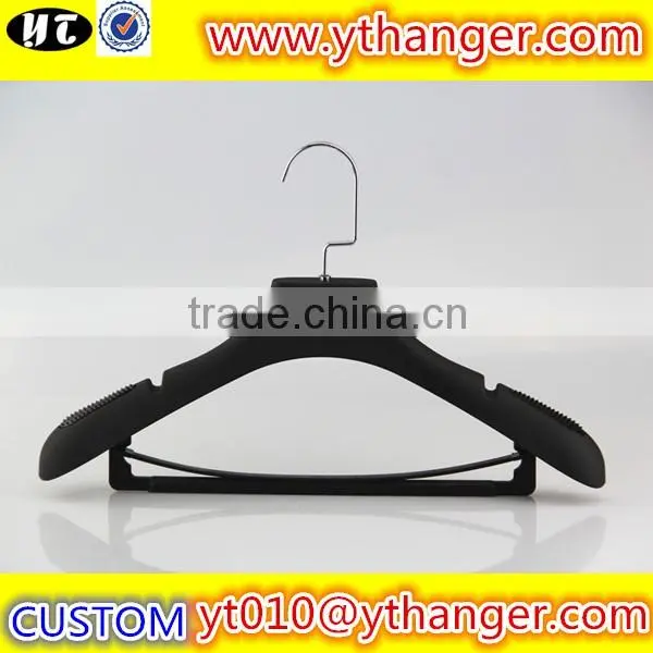 YY0465 brand shop rubber paint nonslip clothes hanger rubber coated coat hanger with notches