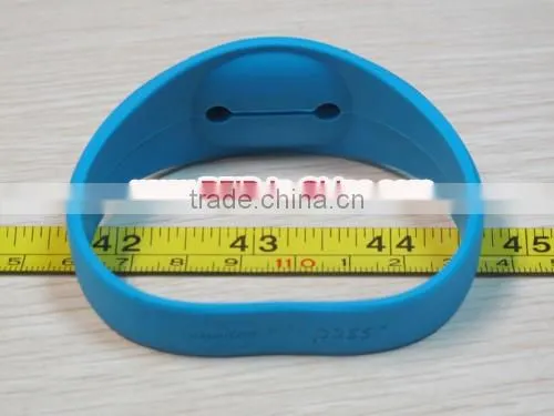 Wholesale 13.56MHz Festival Silicone RFID Bracelet for Events