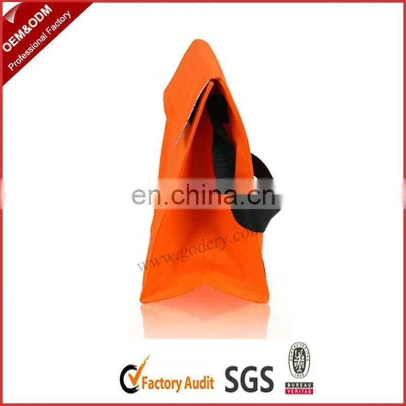 Foldable insulated bag for frozen food with black handle