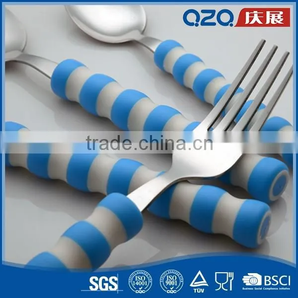 Cheap custom anti-scald stainless steel flatware set with plastic handle