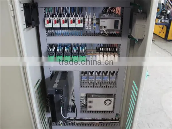Automated heavy duty chain link fence making machine
