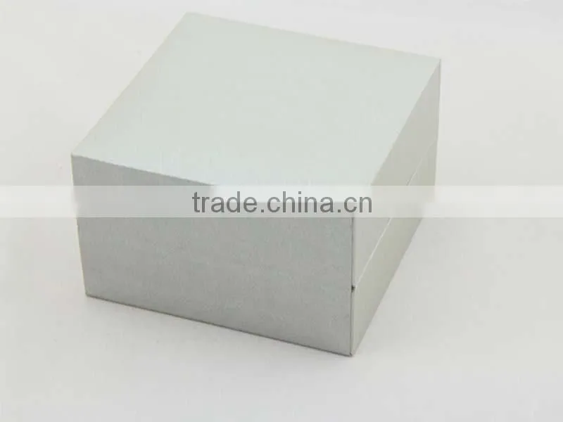 Custom white jewelry box / pearl bracelet box