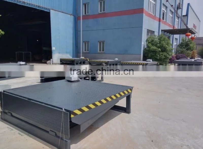 With Rolling Door Matched Equipment Warehouse Forklift working Platform Electric Hydraulic Dock Container Lifting Device