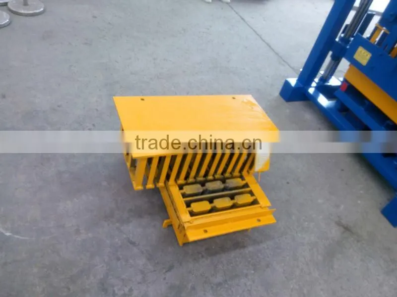 QT4-15 videos of working of concrete brick machines