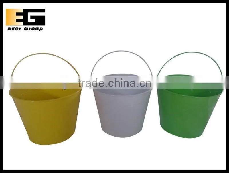 Multicolor Metal Iron Hanging Flower Pot Indoor Fence Wall Hanging Plant Pot for Balcony Garden Patio Hanging Planter