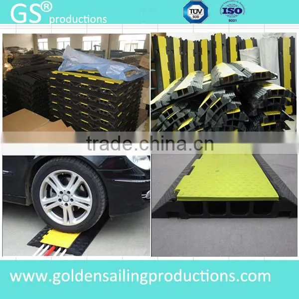 Cable ramp / cable protector ramp / rubber road hump