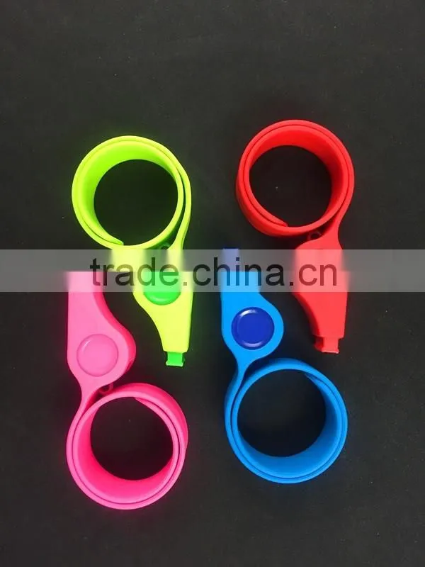 wholesales new fashion slap snap shape customized logo silicone whistle bracelet
