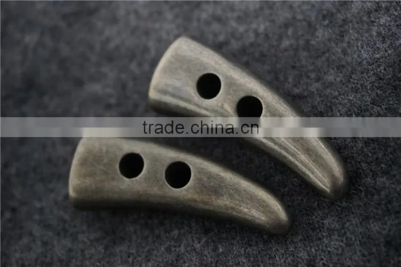 VINTAGE SILVER COLOR RESIN TOGGLE BUTTON