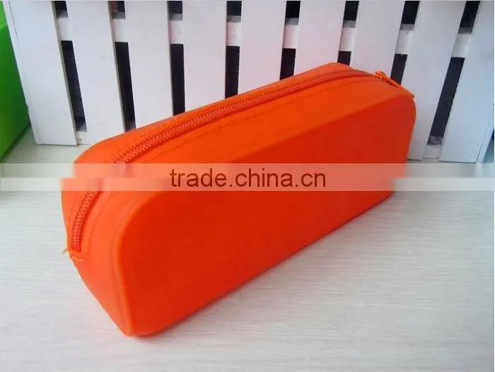 2014 new product Soft silicone pencil case with ribbon