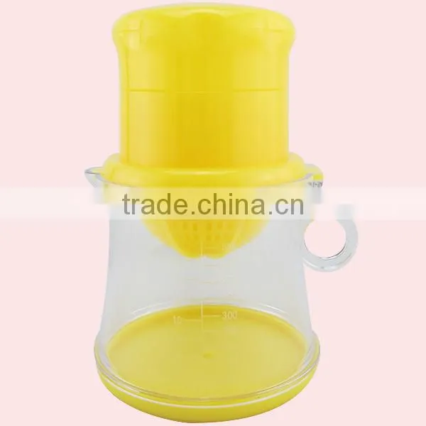 400ML New Design Multifunctional Plastic Manual FruitJuicer with Measuring Cup