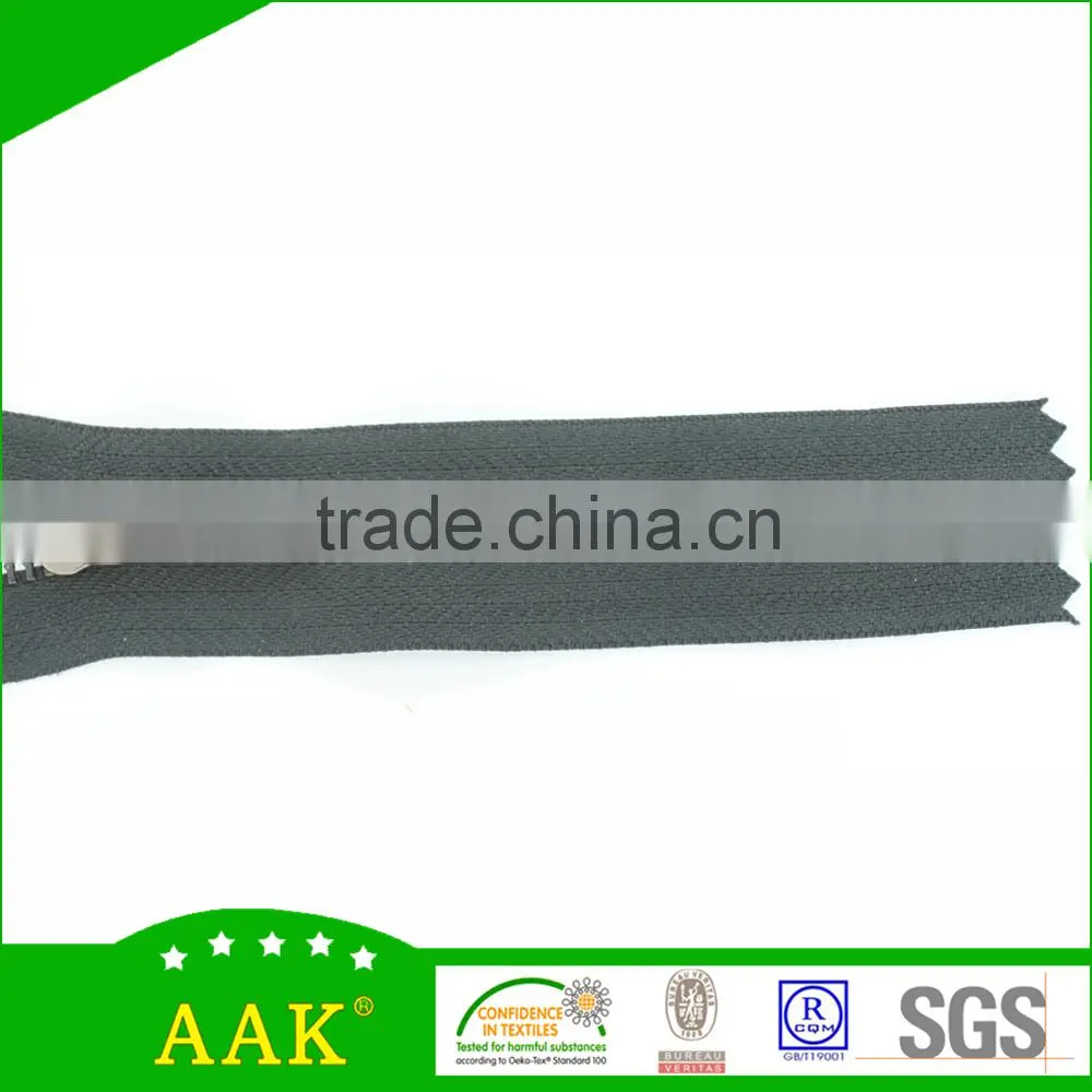 Factory direct wholesale 3# Gun metal Y teeth close end zippers with puller A3M028