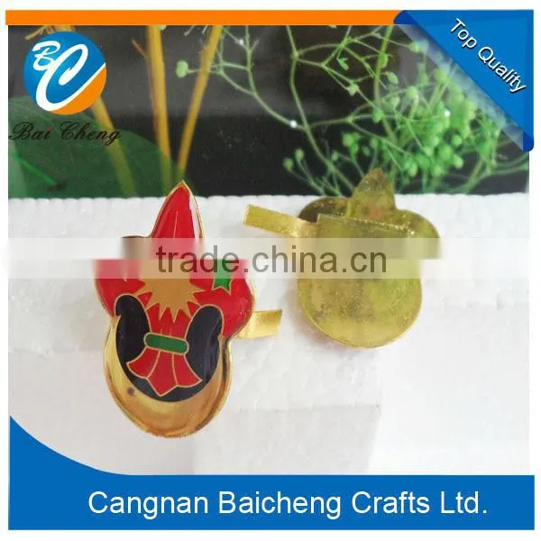 love heart red die-casting plated epoxy round metal badges with butterfly pin in gold color for man and women