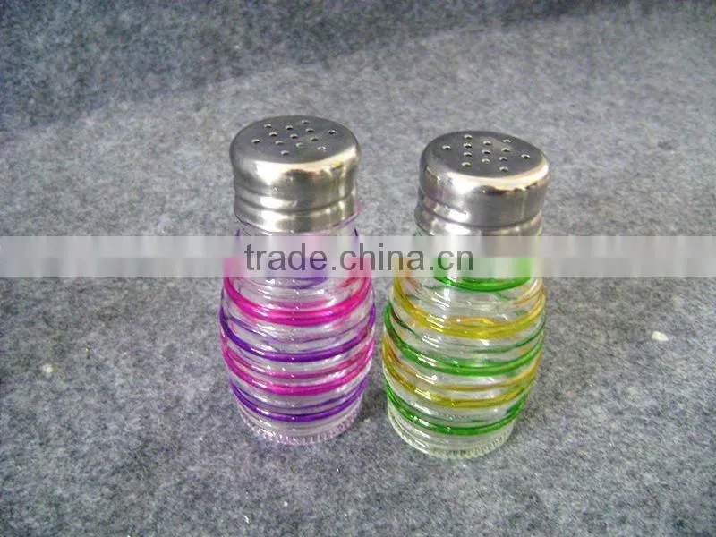hand painting spice jar