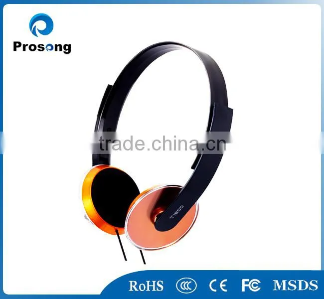 Sample supplied popular stereo headphones with detachable mic
