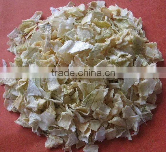 Dried onion flakes