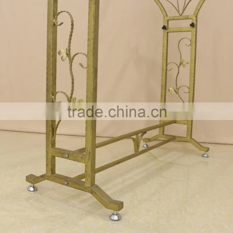 Sturdy metal golden clothing hanging rack for clothes display