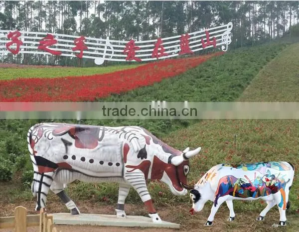 Fiberglass handmade standing cow for garden outdoor decoration