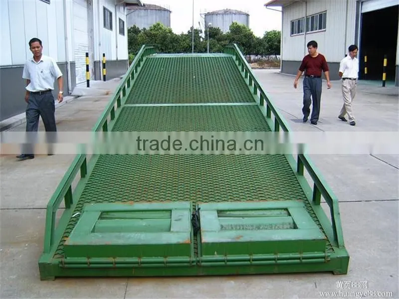 Solid tyres FOUR-WHEEL mobile hydraulic yard ramp