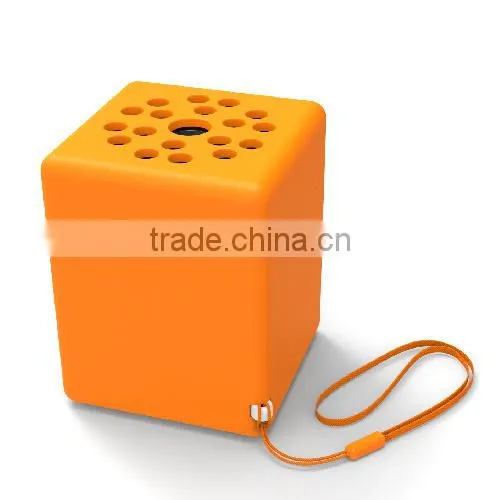 Hot sale 2014 supports 2 phones connection with voice prompt in English bluetooth mini silicone speaker