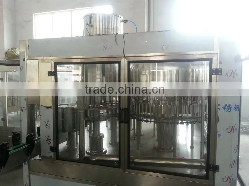 Water bottling machine