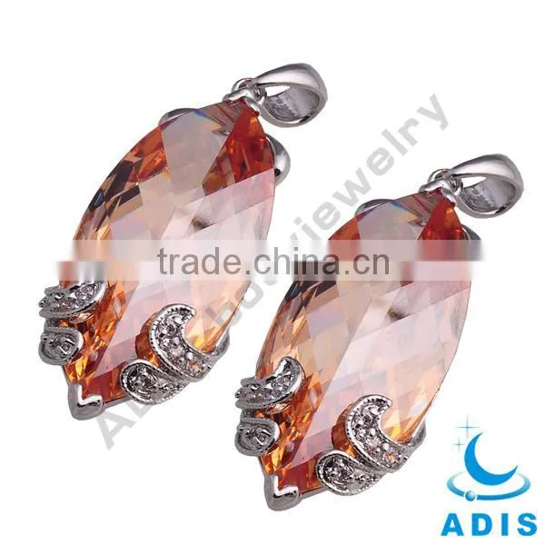 Stylish and elegant leaf shape zircon pendant jewelry