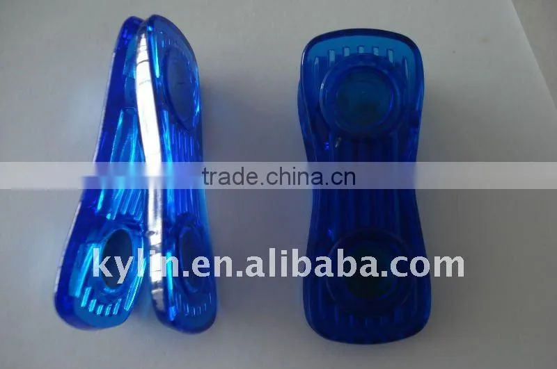 plastic magnetic clip