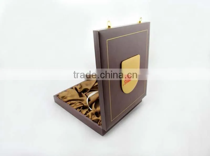 Luxury wooden box For Collector Plates with gold lock