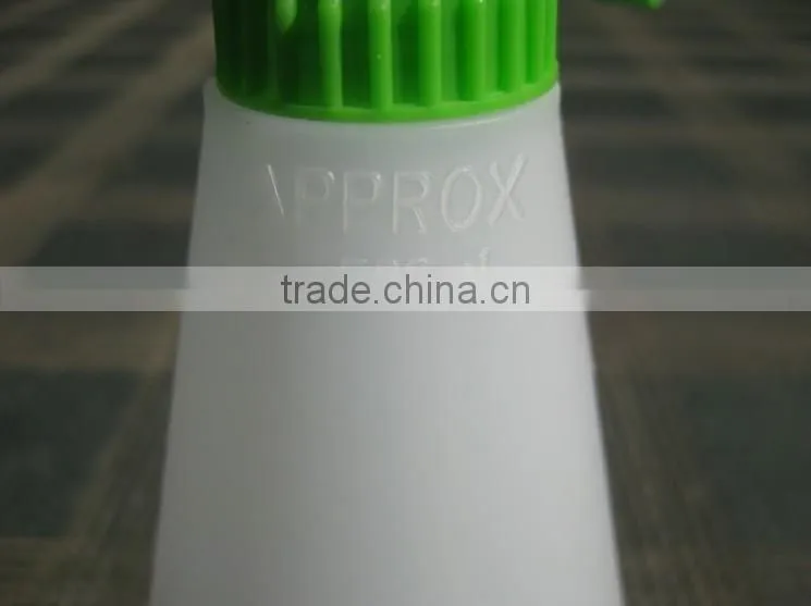 iLOT 500ml Plastic Round Graduated Spray Bottle Natural with Adjustable Point Trigger