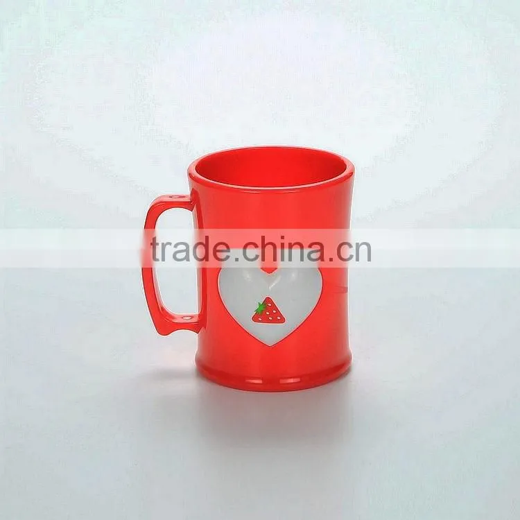 Reusable Hot Sell Cartoon Red Plastic Cups with lid and handle