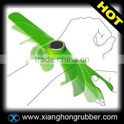 latest promotional silicone slap bracelet