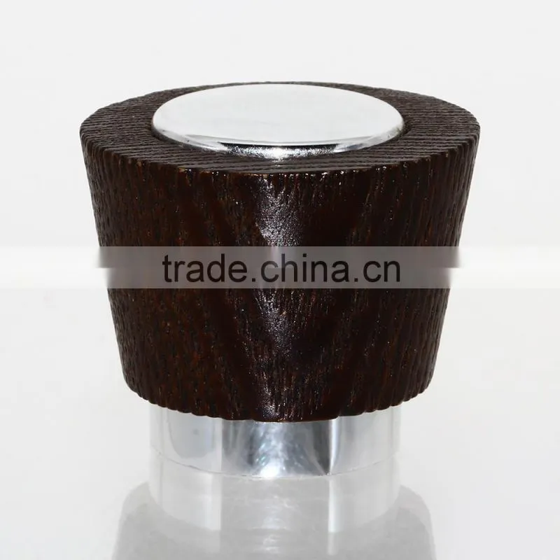Wooden perfume cap with aluminum