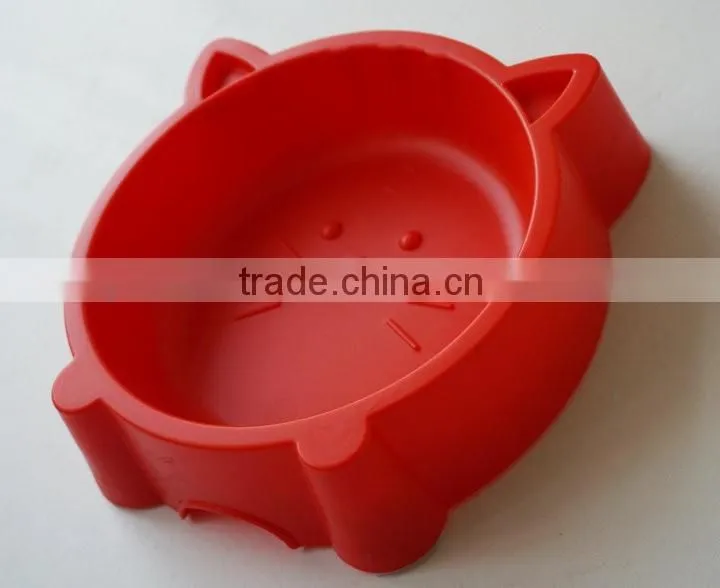 Cat shaped plastic pet bowl with anti skid on bottom