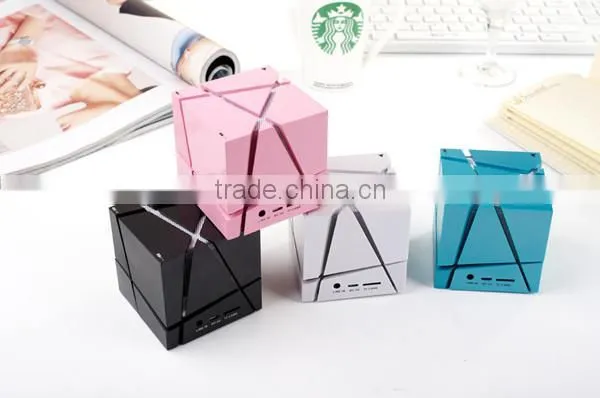 2015 Promotional Manufacturer Cube Bluetooth Speakers with LED Lights