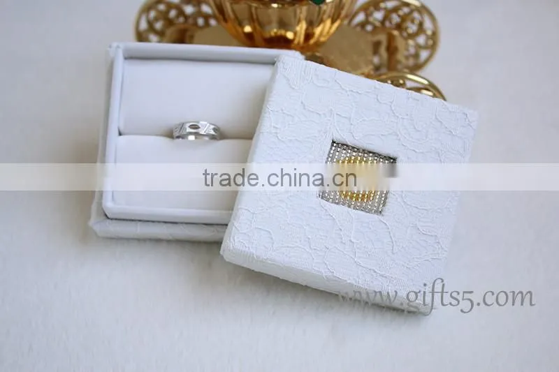 2016 High quality Elegant wedding ring jewelry box with beaded name plate of G