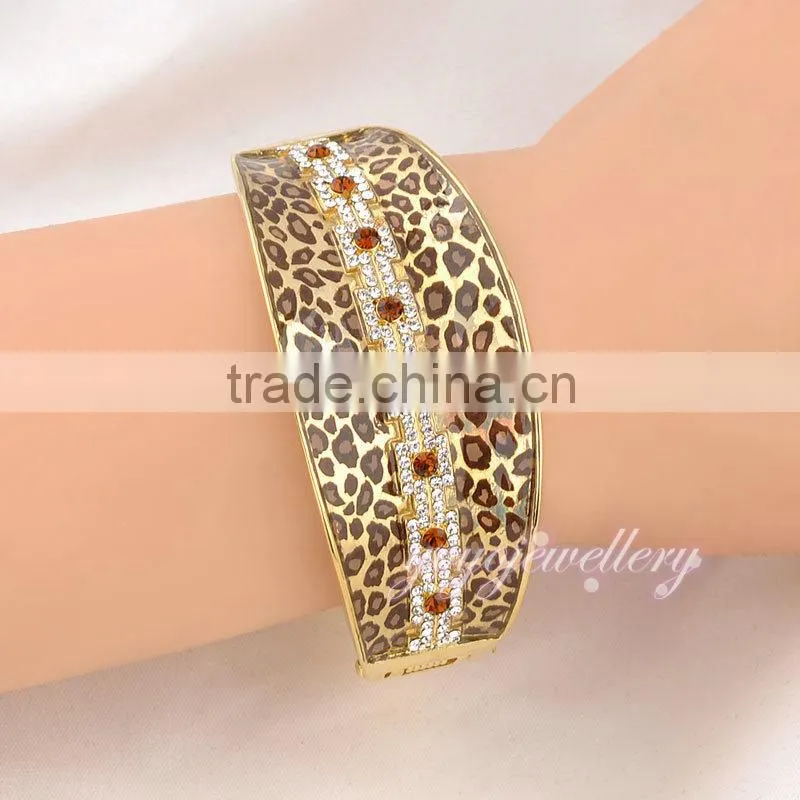 Fake gold love rhinestone metal bangle