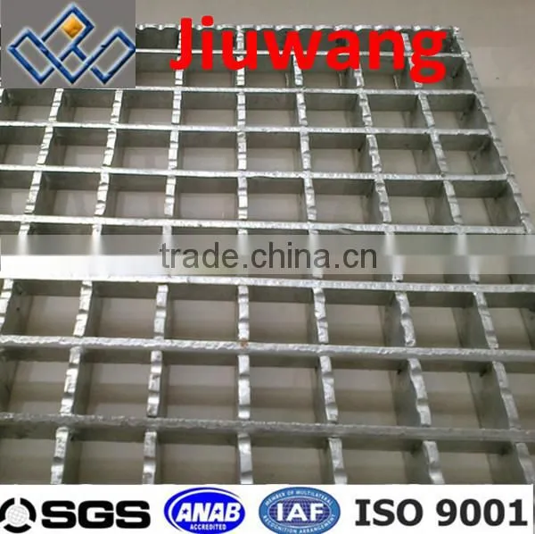 Heavy duty press locked grating