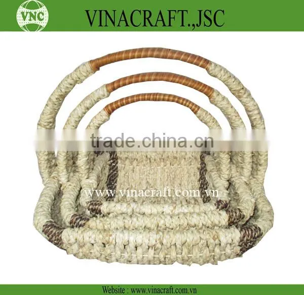 Handmade corn leaf basket for picnic