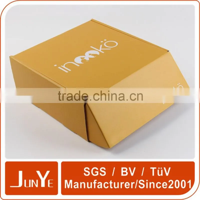 cardboard lingerie gift packaging box with crisp white ink print