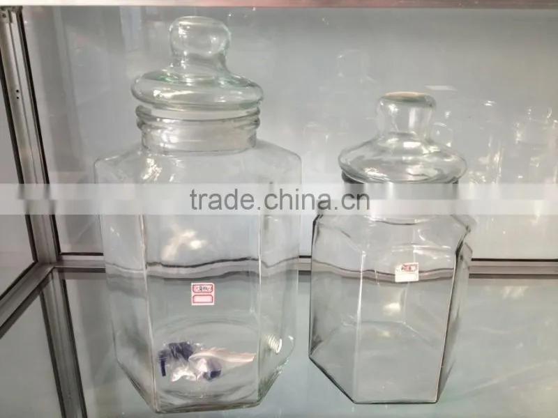Clear juice jar with lid