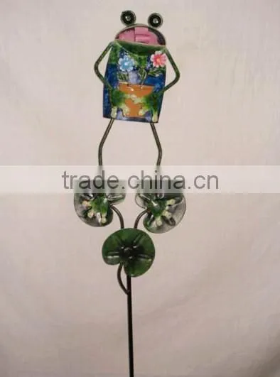 YS88316 unique designing metal frog garden stick made in Xiamen with size 7.25*2.25*45.25"