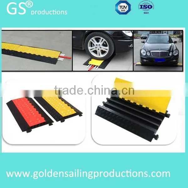 Cable ramp / cable protector ramp / rubber road hump