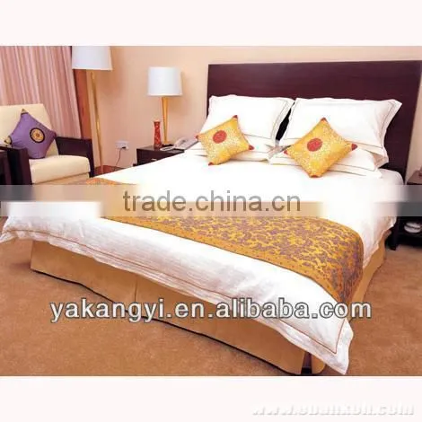 100% hotel decorative cushions and bed runner