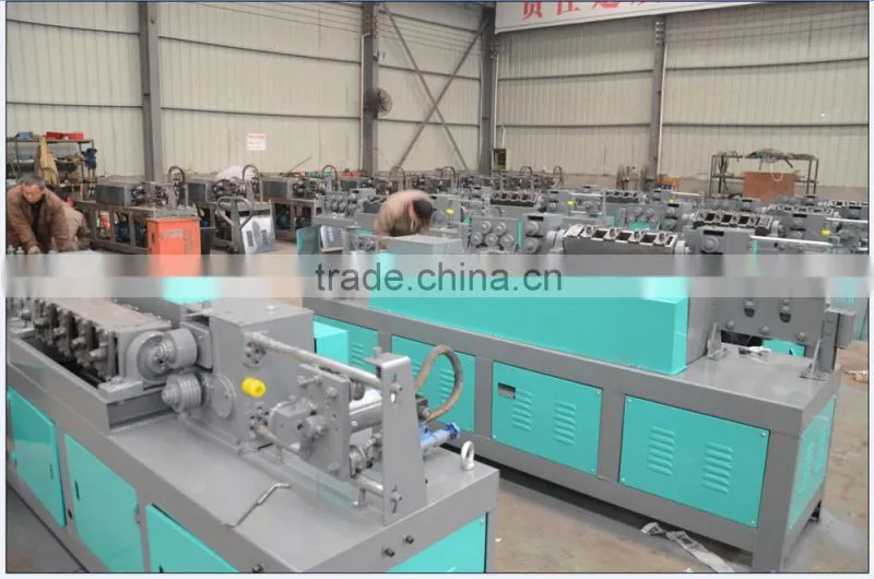 Automatic reforcing steel bar straightening and cutting machine
