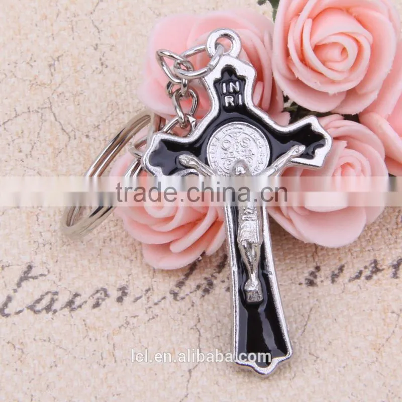 2016 new design wholesale key chain St. Benedict metal crucifix key chain Black & white cross key holder