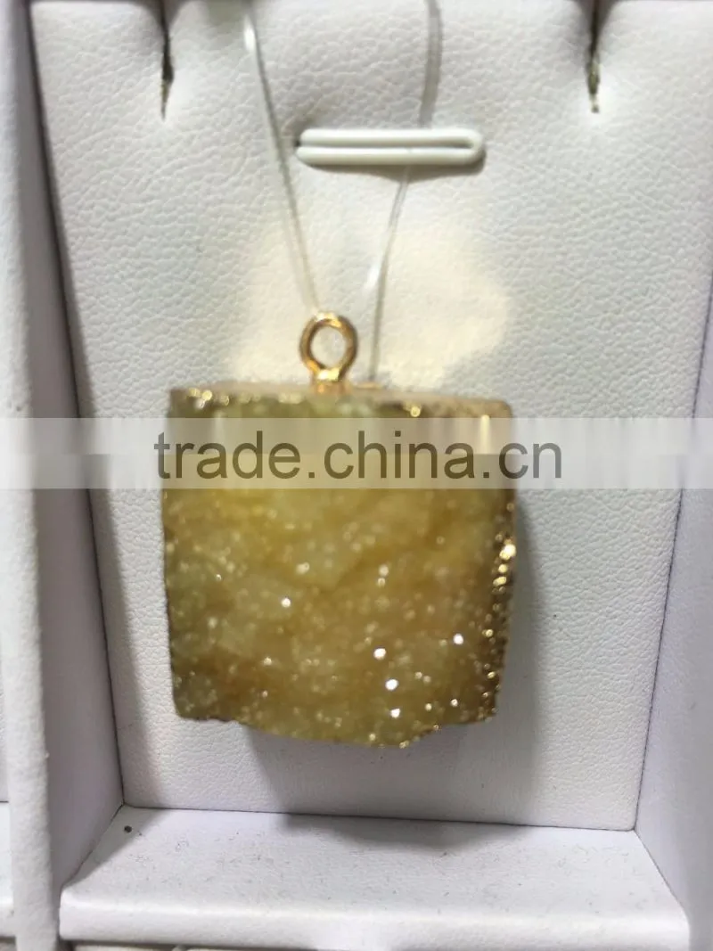 Druzy Quartz Natural Stone Irregular 18K Gold Plated Raw Stone Pendant Necklace For Women Quartz Necklace