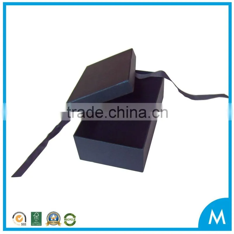 Food grade cardboard box with ribbon closure rope