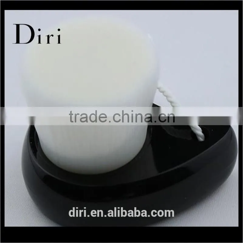 Factory price safe liquid plastic handle paint make up brush cleaner