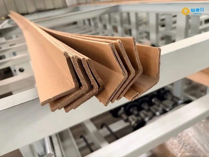 Paper edge protector machine (10)