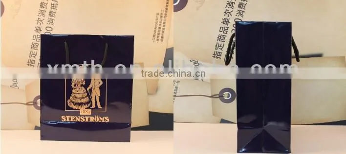Good quality hot stamping and black color gift packaging paper bag with handles