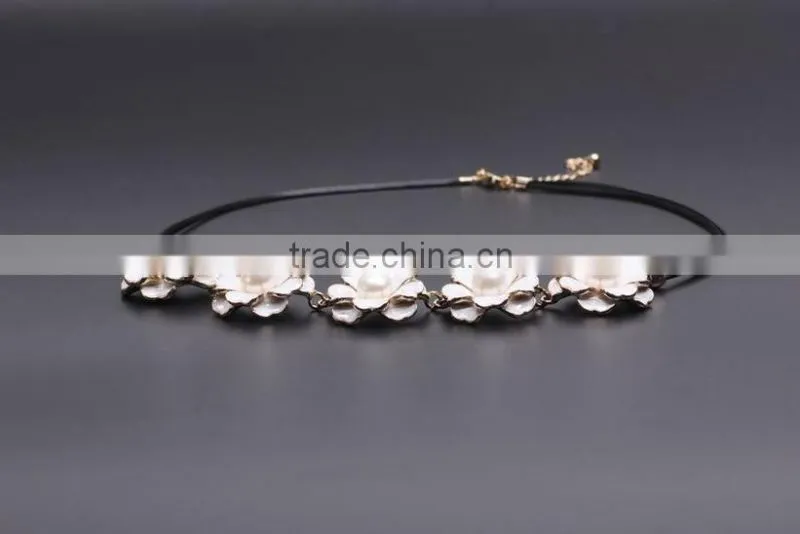 2016 elegant 9-10mm freshwater pearl flower necklace